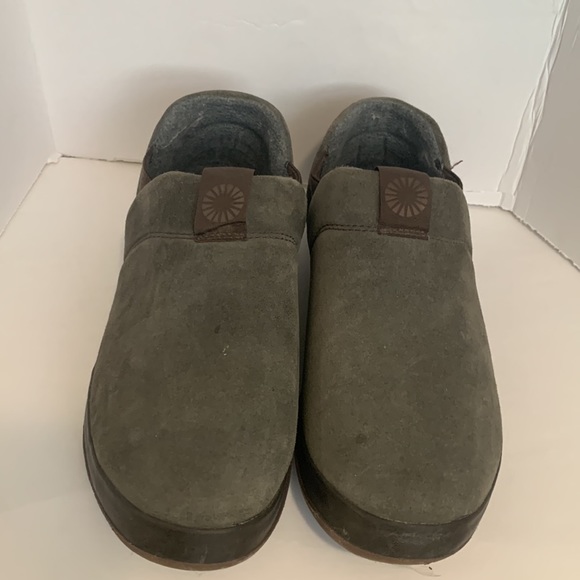 Other - Ugg hanz slippers